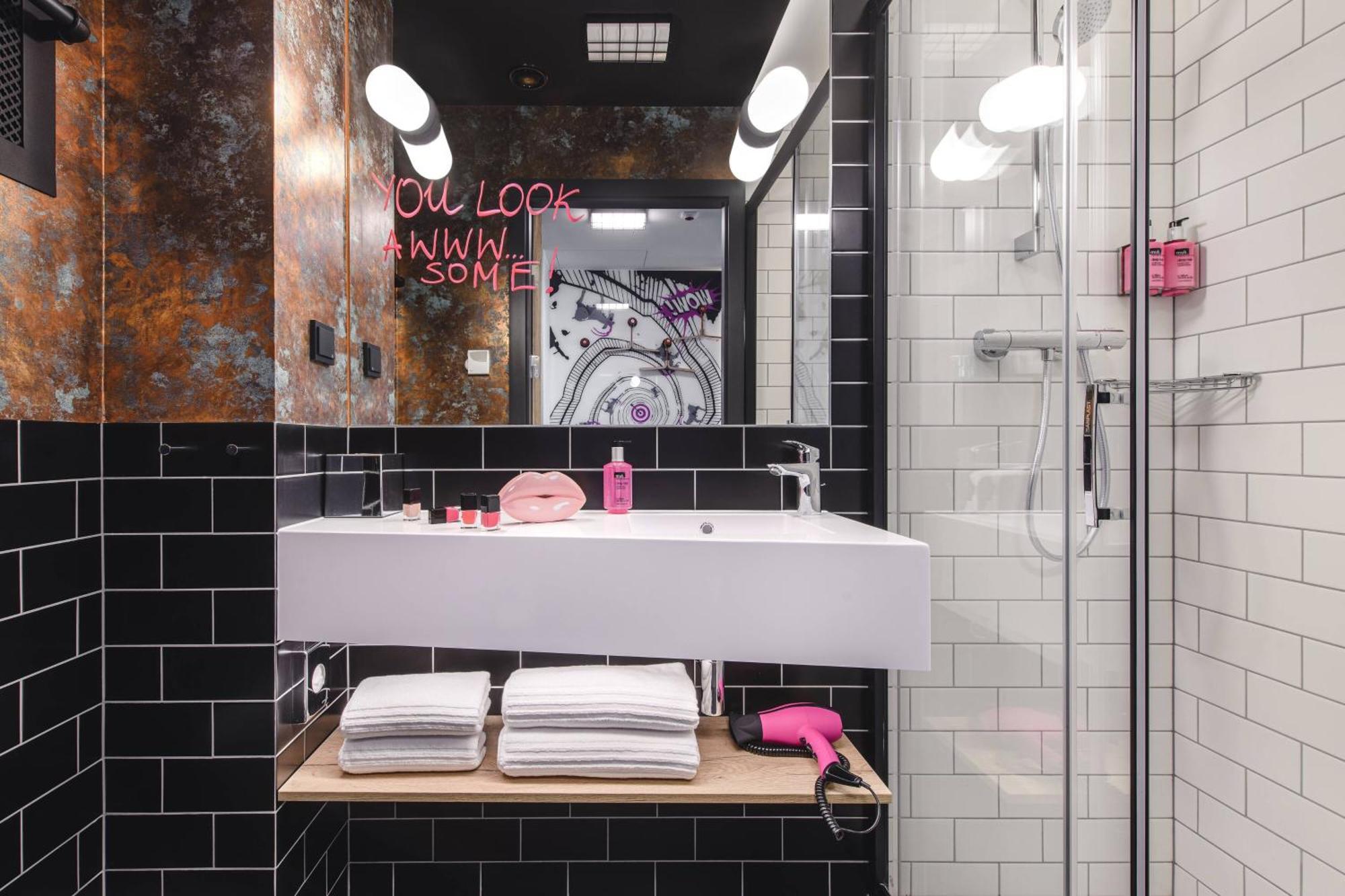 Moxy Airport Hotel 3*