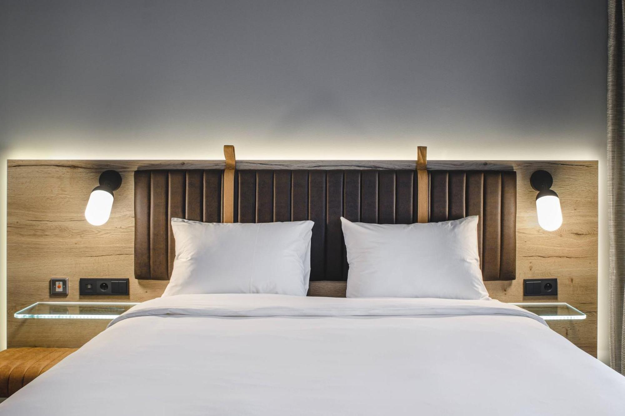 Moxy Airport Hotel 3*
